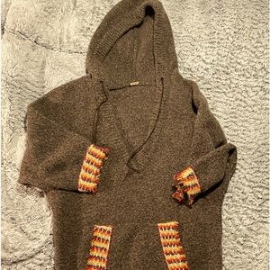 Free people hooded sweater with cute detail and front pocket. Gently used